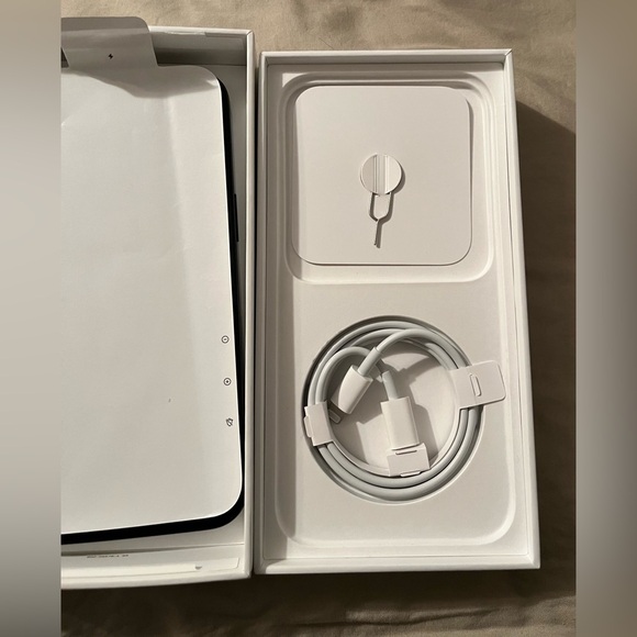 Apple iPhone 14 Pro Max / Black - Picture 2 of 7